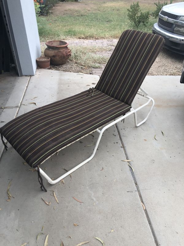 Single adjustable lawn chair in good condition with mat for Sale in