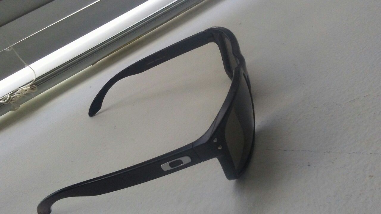 Oakley Holbrook. Clean bought them but wanted ray bands. $50