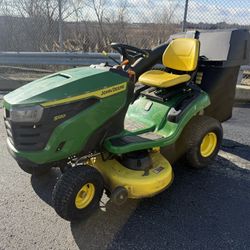 John Deere S120 Ride On Mower Tractor 