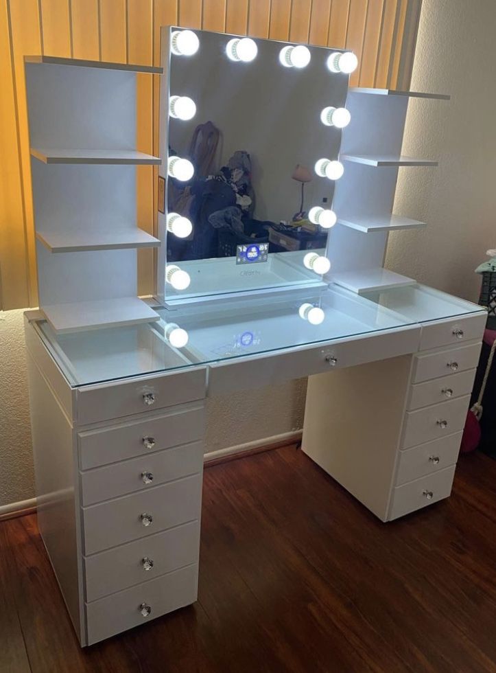 White Very Good Quality Vanity Set With Hollywood Mirror Included  34”Hx 58”Wx 22”L 