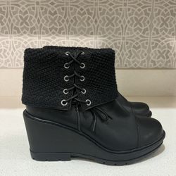 Womans (Size 7.5) Fold Down Timberland Leather Wedge Boots