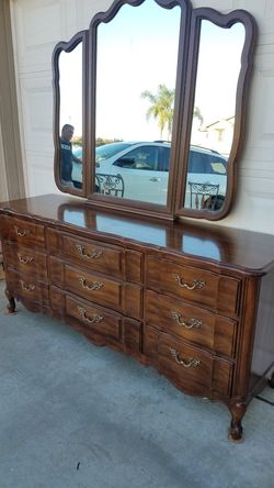 Thomasville vintage dresser and mirror