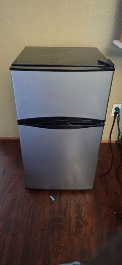 Frigidaire mini fridge