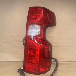 2019 2023 CHEVROLET SILVERADO 1(contact info removed) RIGHT SIDE HALOGEN TAIL LIGHT OEM
