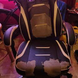 A VERY USED GAMING CHAIR