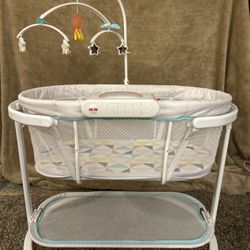 Fisher Price Soothing Motions Bassinet 