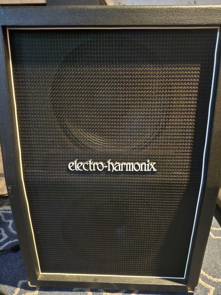 Electro Harmonix 2x12 Vertical Cabinet