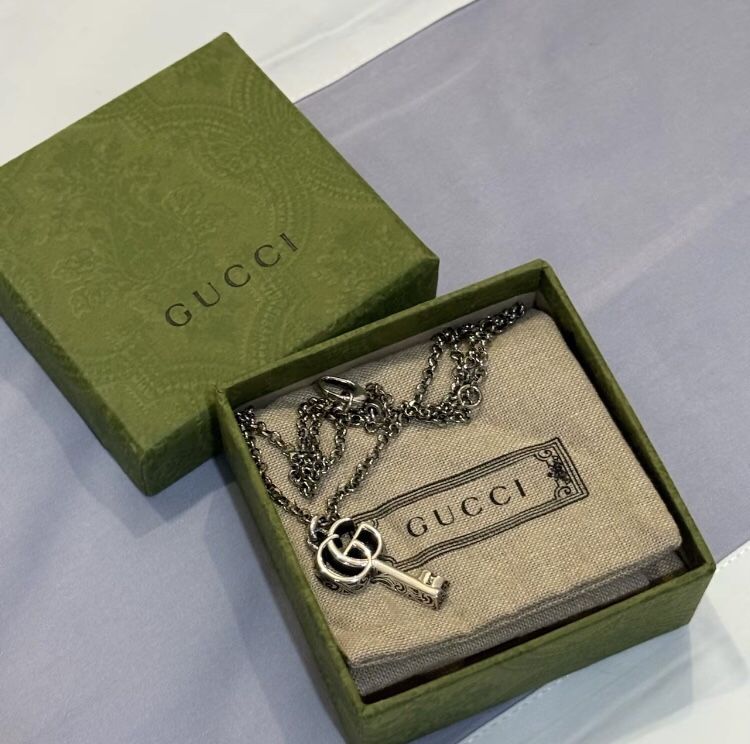 Double G key necklace