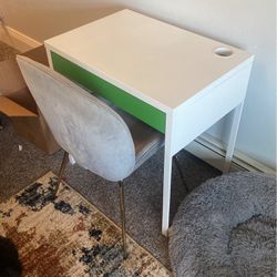 Small Desk With Chair 