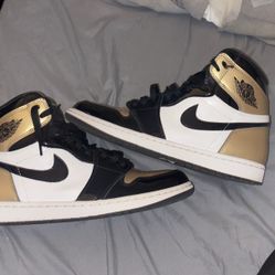 Jordan 1 Gold Toe 