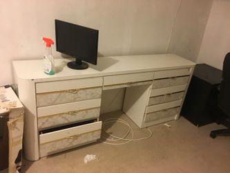 Matching desk
