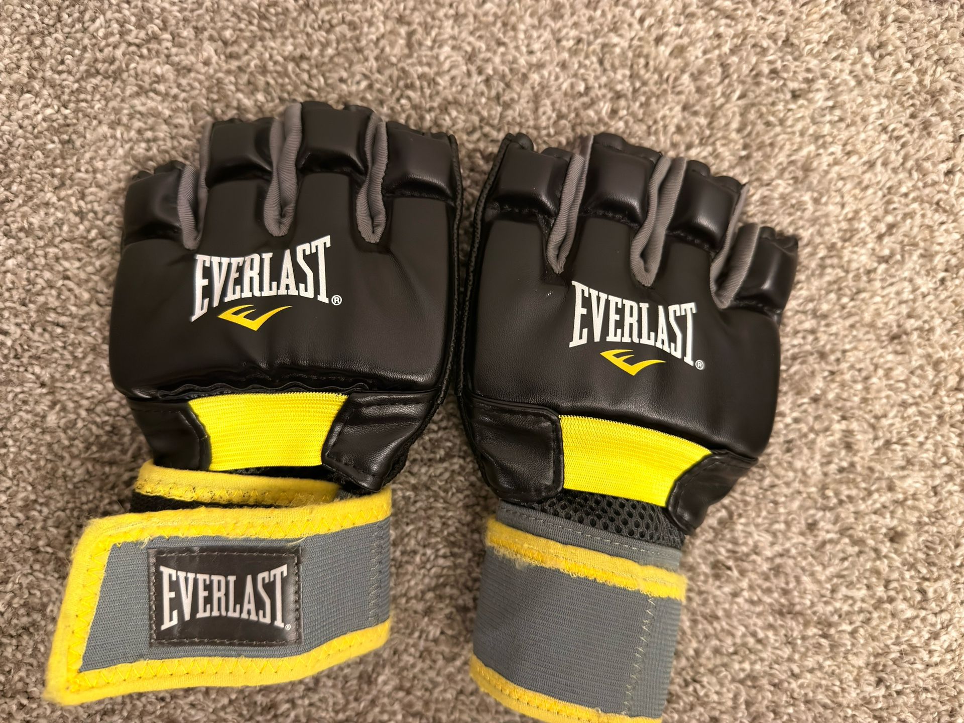 Everlast Grappling Gloves MMA Martial Arts Fingerless Black Yellow