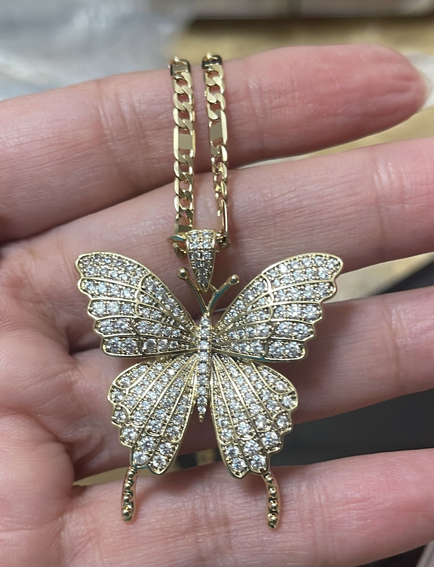 14kbutterfly Pendan And Chain22” Inch