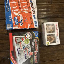 Board games and puzzle set.