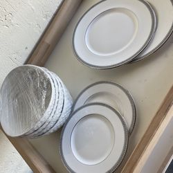 White porcelain dinnerware set