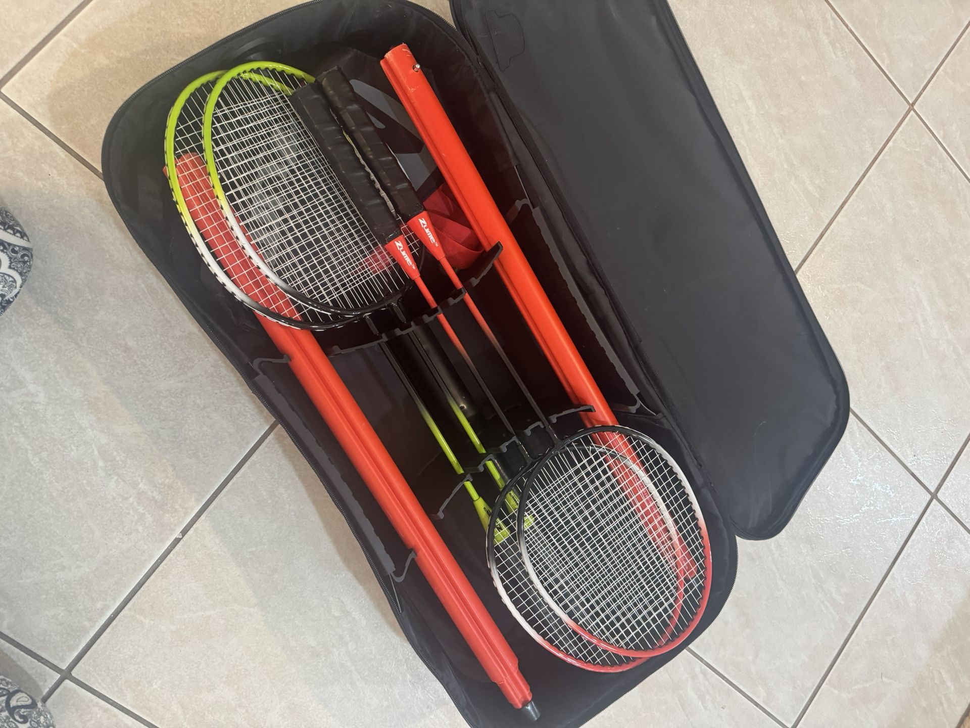 Zume Badminton Set