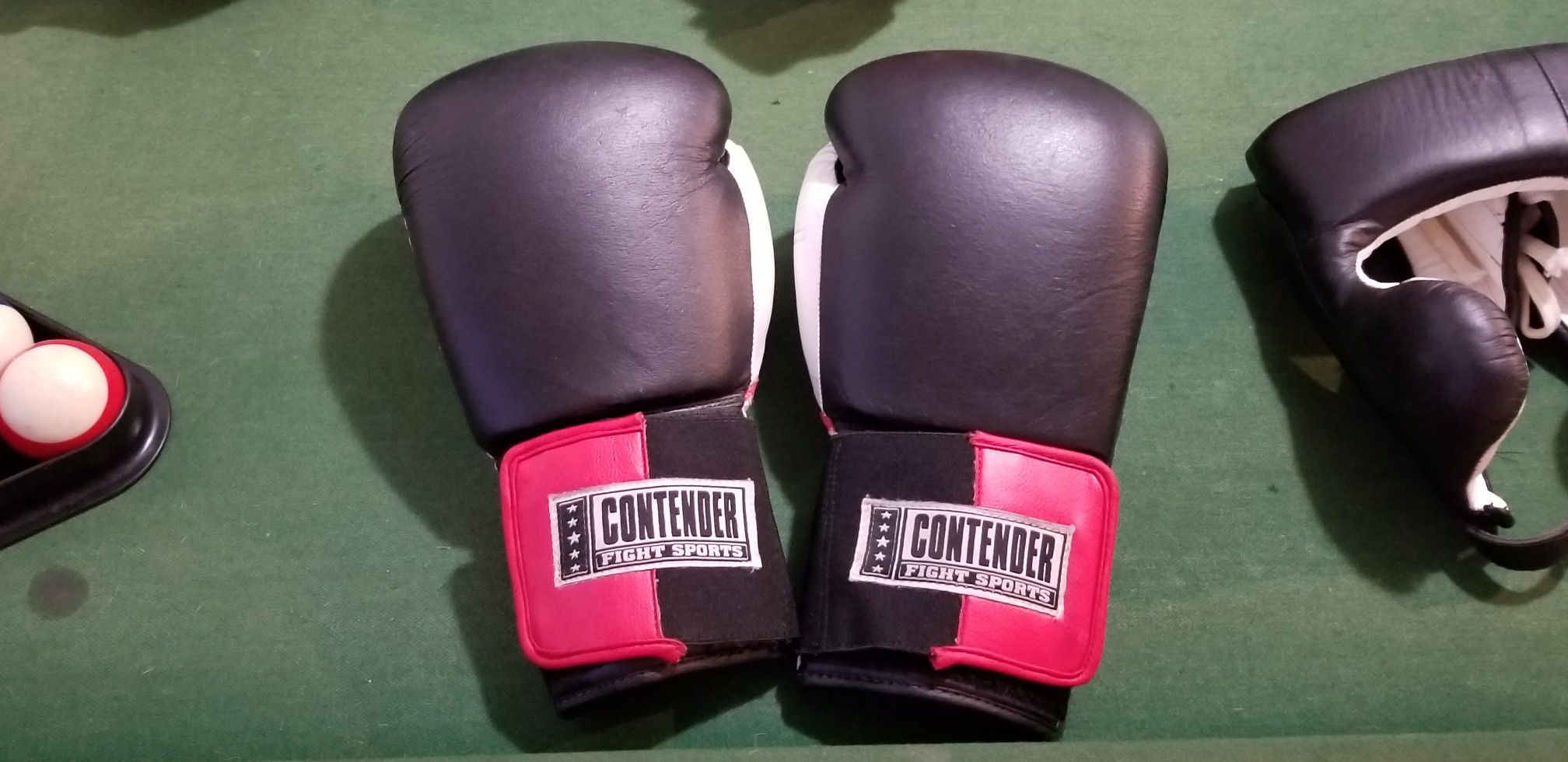 Contender boxing gloves