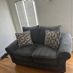Like New Beautiful Loveseat