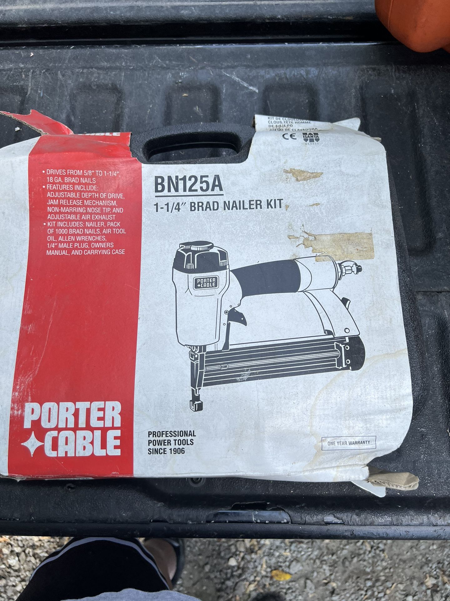 NAIL GUN Porter-Cable BN125A 1-1/4” Brad Nailer Kit New