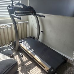 Working Running Treadmill 