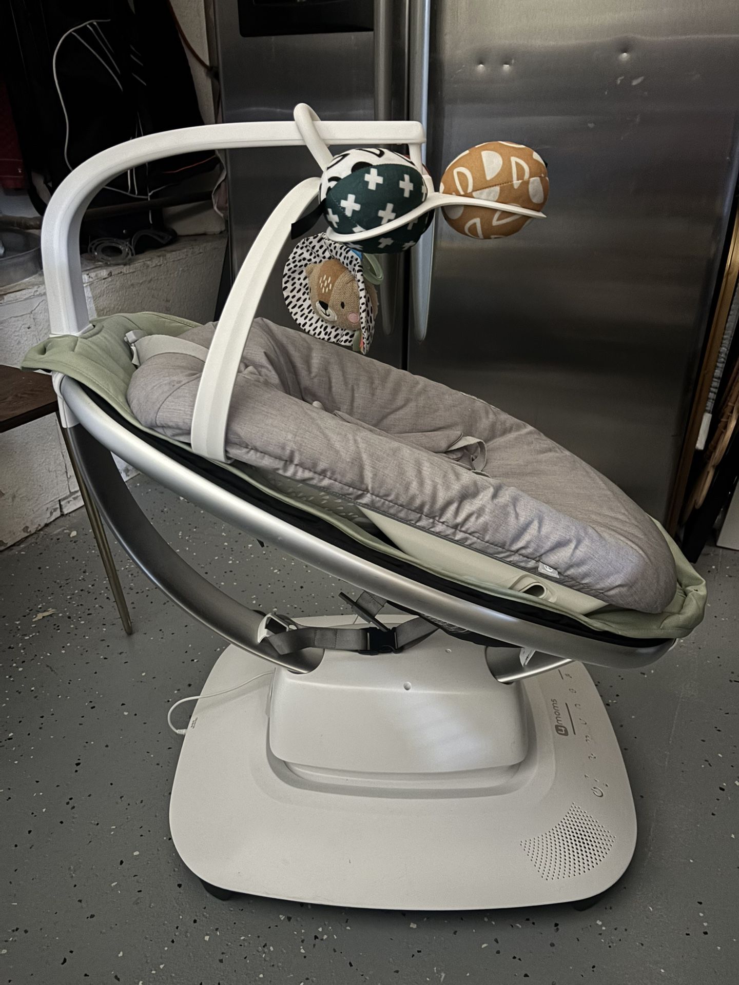 Mamaroo Baby Swing