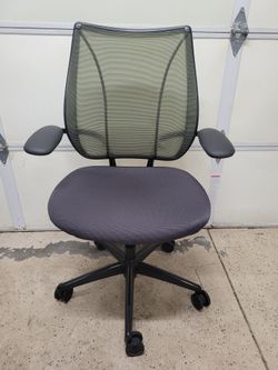 Humanscale Liberty, Retails $1350 Mesh Back Computer Desk Office Chair