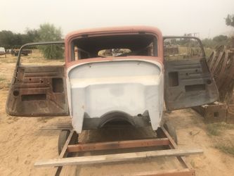 1933 Ford 4 door sedan body