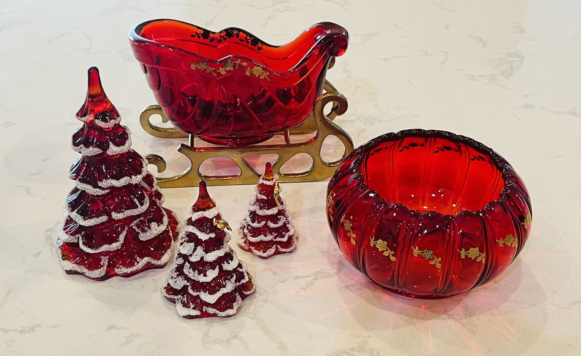 FENTON Ruby Sleigh, Trees, Bowl