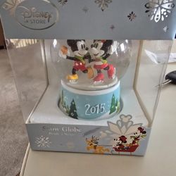DISNEY MINNIE & MICKEY CHRISTMAS 🎄 SNOWGLOBE NEW