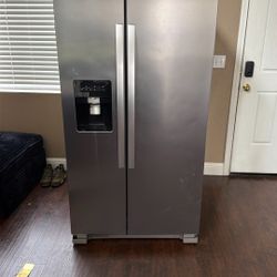 Like New Refrigerator