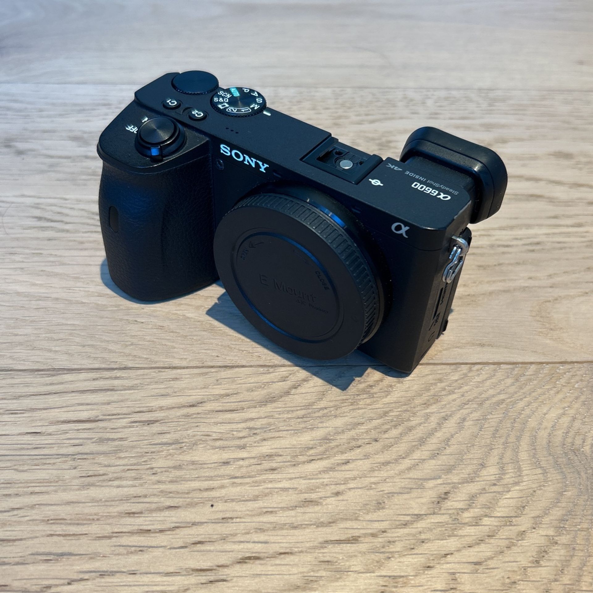 Sony A6600 APSC E-mount Camera (Body only) w/ Battery and Charger