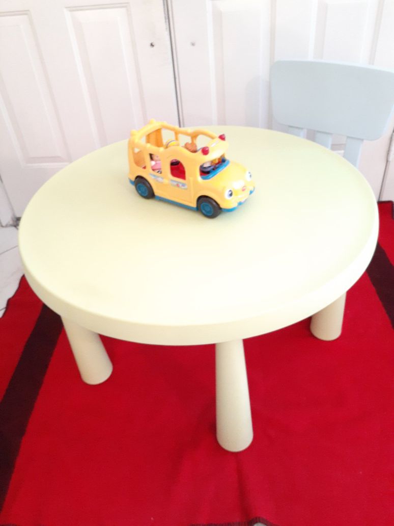 Kid's table with one chair