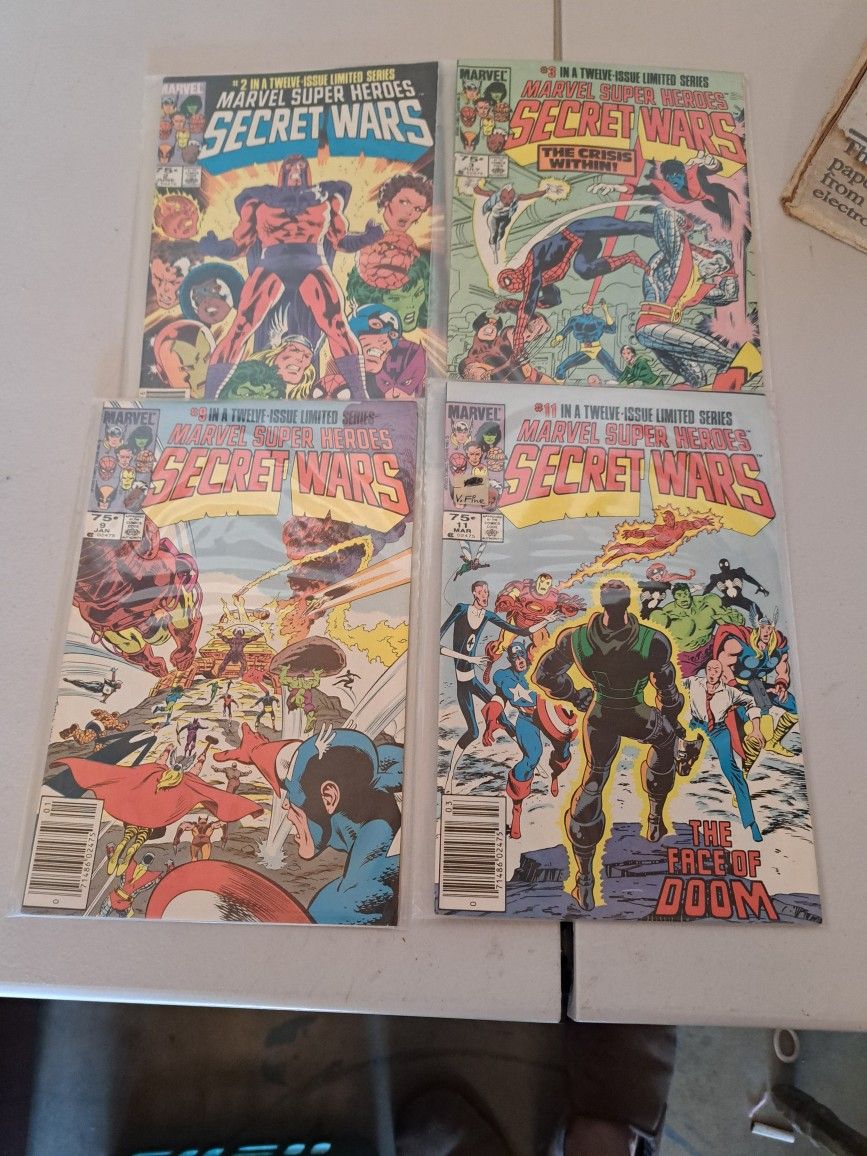 4 MARVEL SUPER HEROES SECRET WARS COMIC BOOKS 