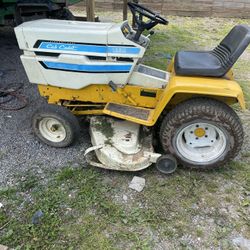 Cub cadet 1250 tractor with 50 inch cut runs and Mows