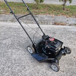 yard Machines 22" Gas Push Lawn Mower With Brand New Blade $140 Firm!!!