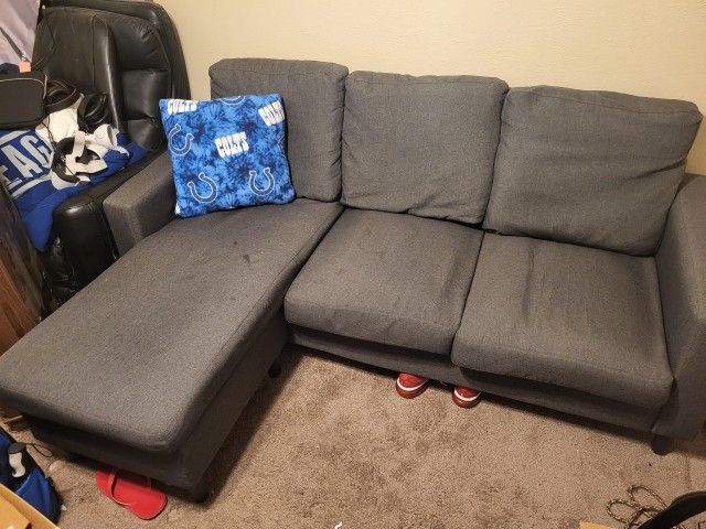 Small Couch /reversalable Ottoman