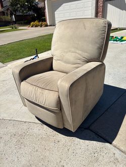 Rocker / recliner good for nursery