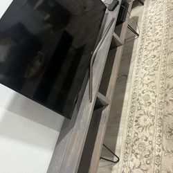 Tv Stand/Tv table 