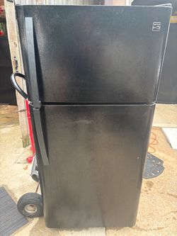 Kenmore Black Top-Freezer Refrigerator