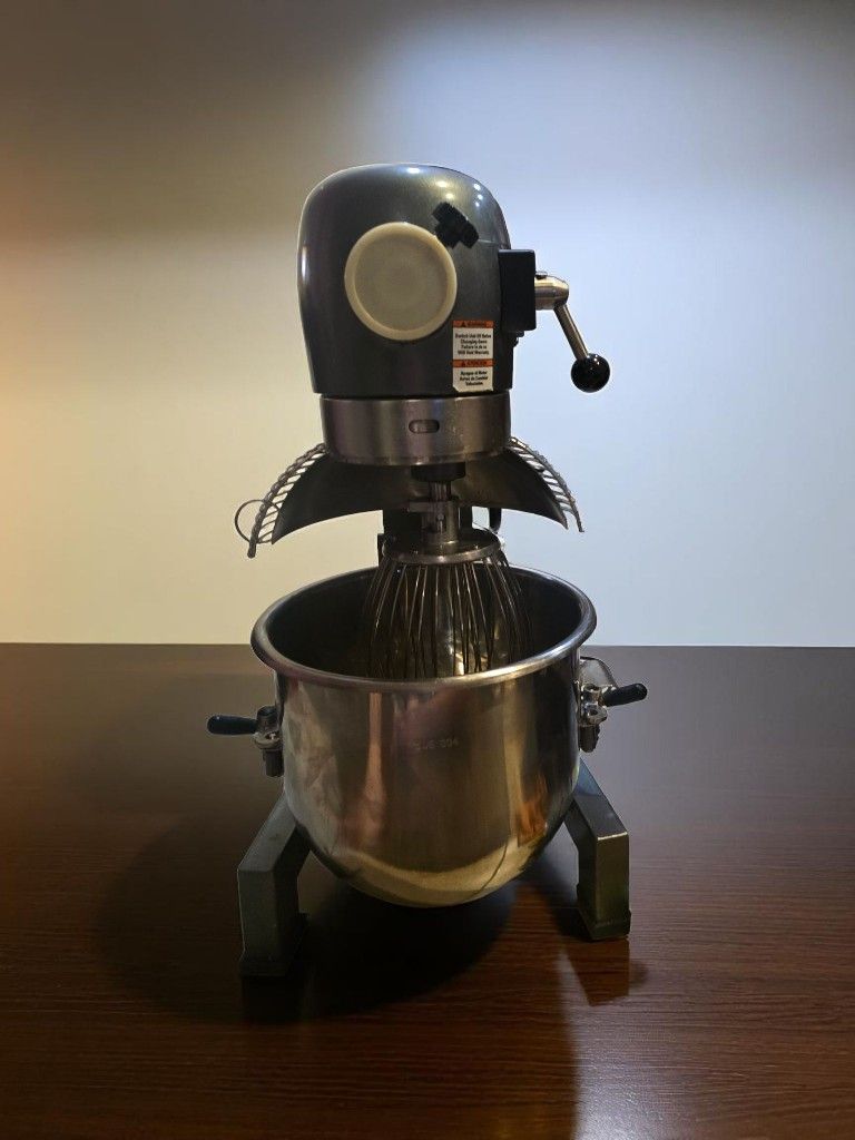Like new 20 quart commercial mixer with two bowls, whisk attachment, dough hook and two paddles