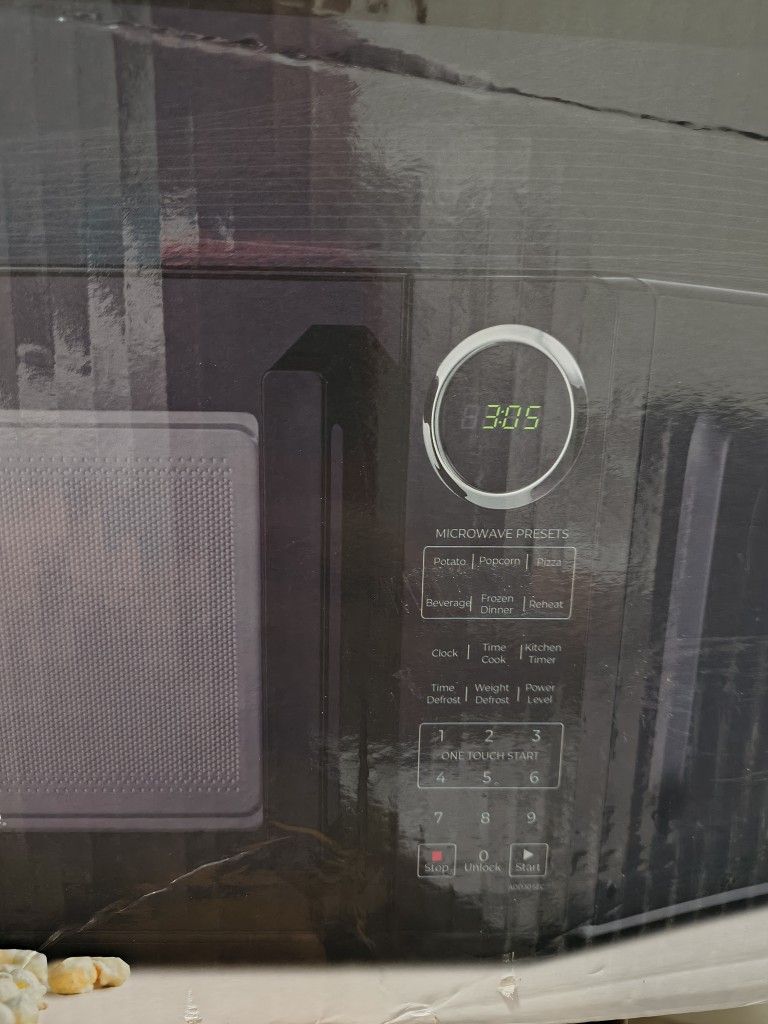 Brand New Kenmore Digital Countertop Microwave