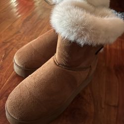 Women Size 9 Fur Boots 