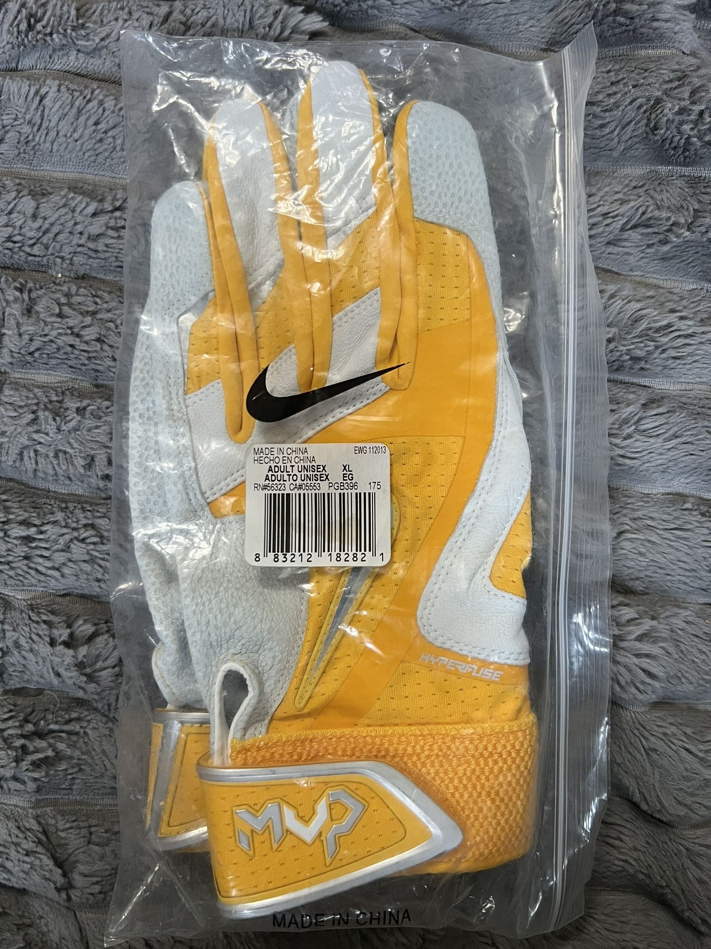 Nike MVP Baseball / Softball Batting Gloves