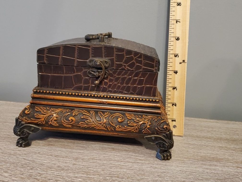 Chest/Box; brown; 6in x 8in-$8