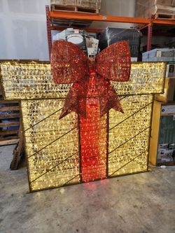 Large LED Light-Up Christmas Gift Box Decoration