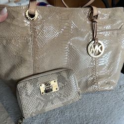 Michael Kors matching Shoulder Bag and matching Wallet