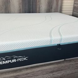 King Size Tempurpedic Pro Adapt. 🚚WE DELIVER🚚