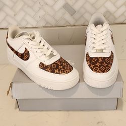 LV Air Force 1 (size 6.5)