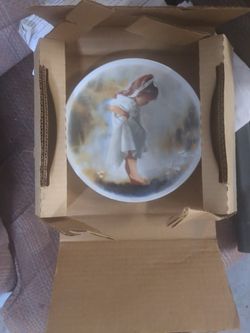 VINTAGE COLLECTORS PLATE SABINA IN THE GRASS BY ZOLAND $10