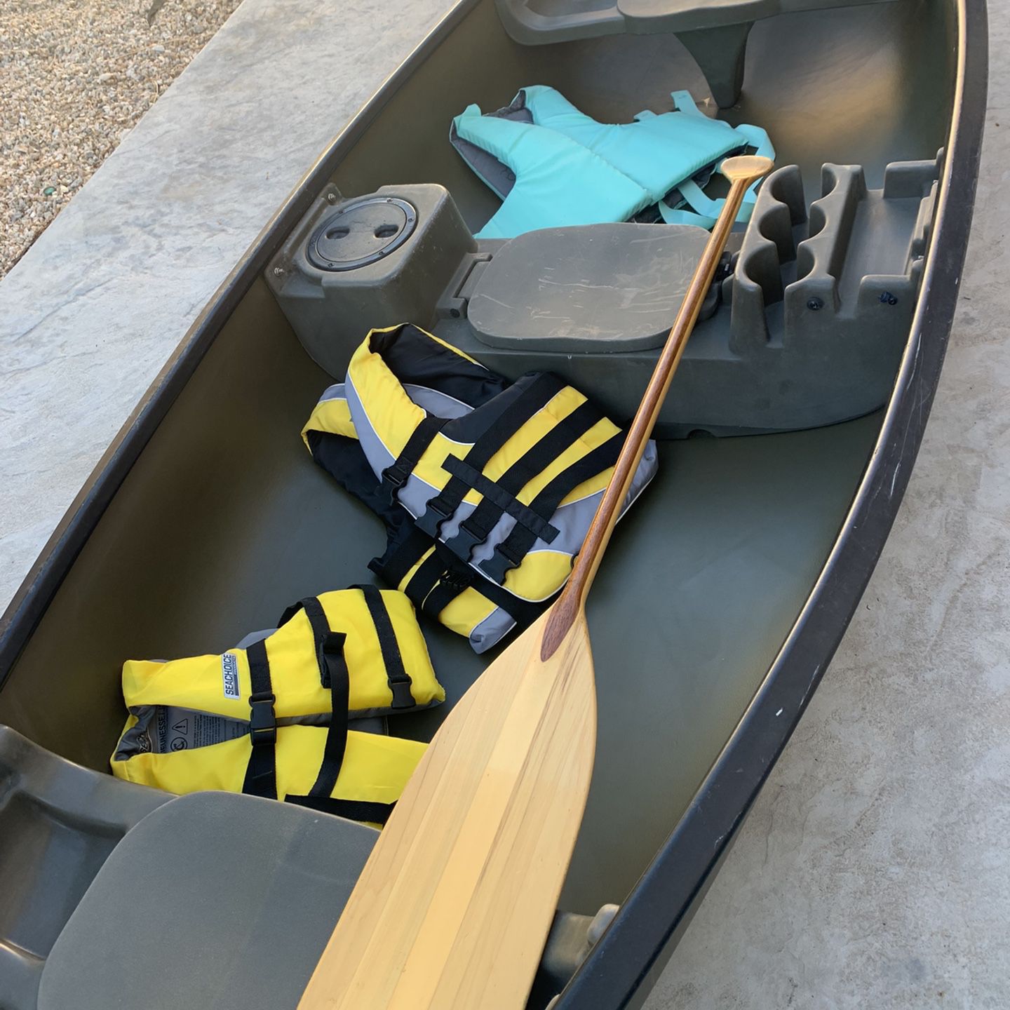 FISHING CANOE  FOR SALE IN EXCELLENT CONDITION 